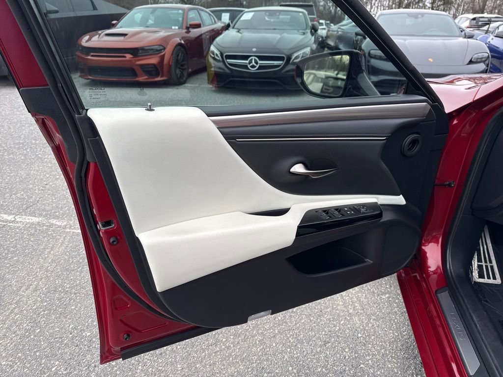 Used 2022 Lexus ES 300h F Sport image 26