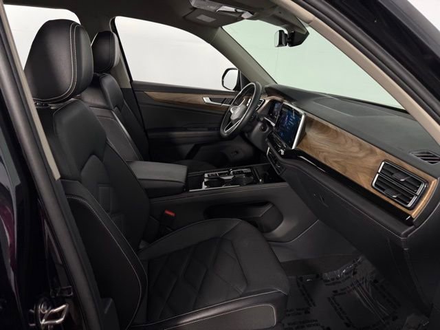 Used 2025 Volkswagen Atlas SE FWD image 14