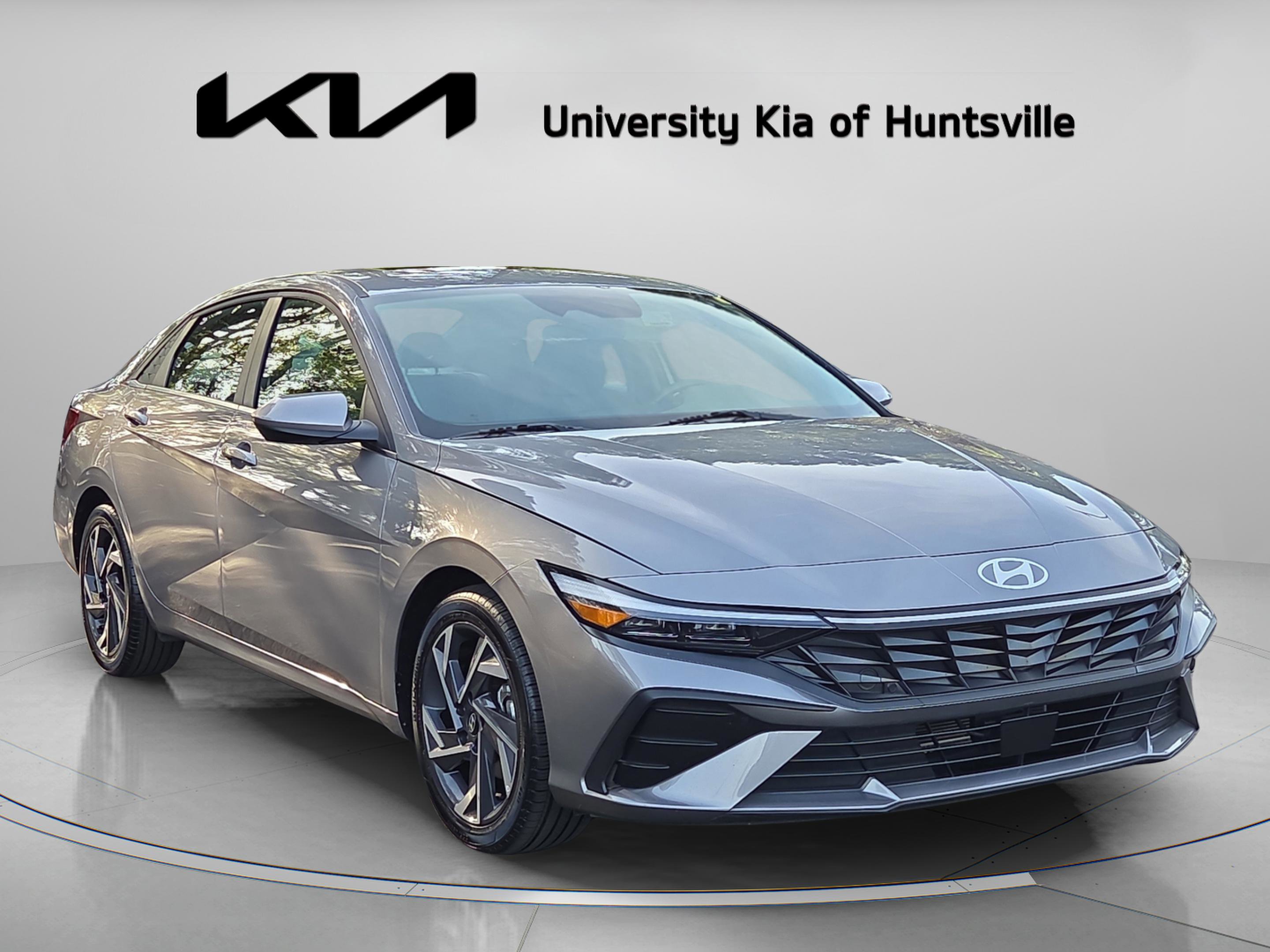 Used 2025 Hyundai Elantra SEL image 1