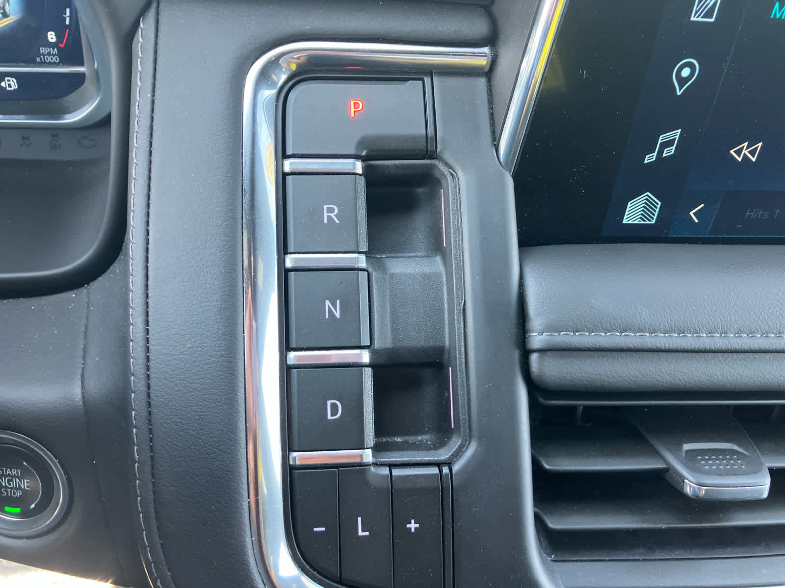 Used 2024 Chevrolet Tahoe Z71 w/ Luxury Package image 12