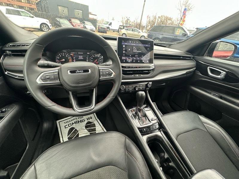 Used 2025 Jeep Compass Trailhawk AWD/4WD image 9