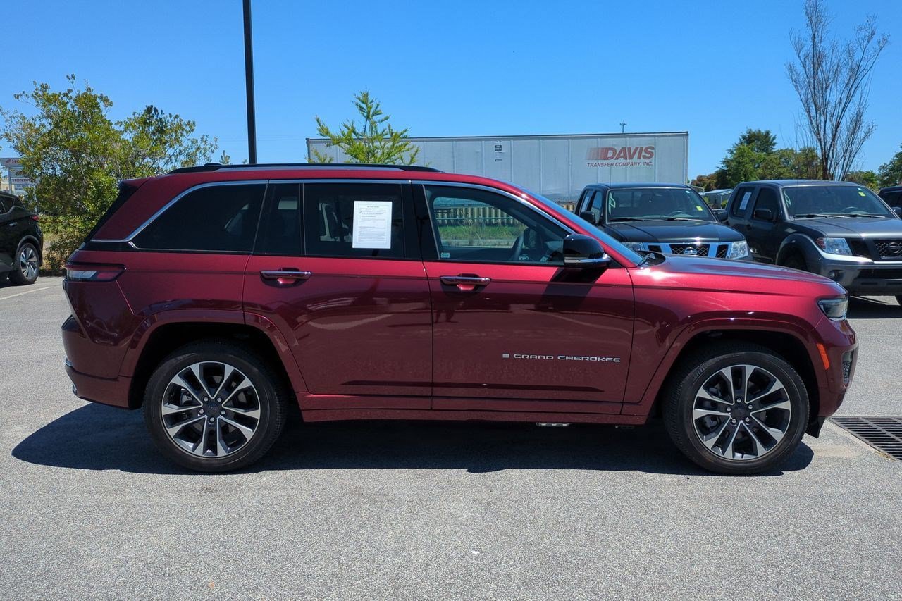 Used 2024 Jeep Grand Cherokee Overland w/ Trailer Tow Package AWD/4WD image 2