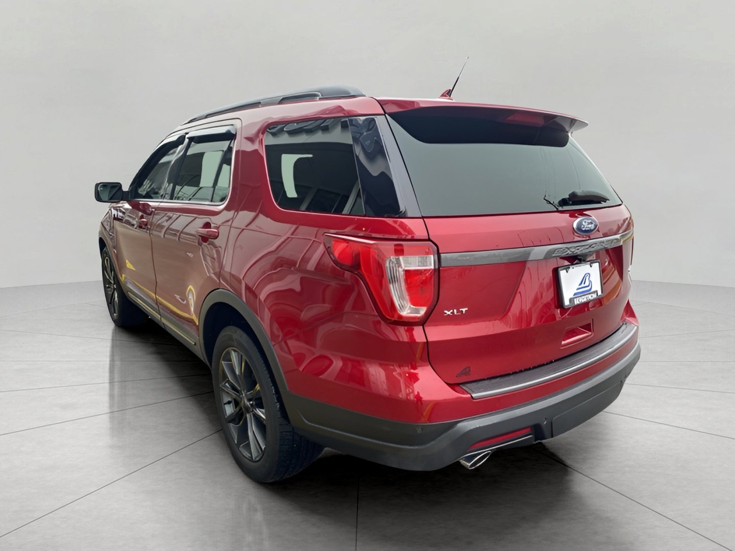 Certified 2018 Ford Explorer XLT w/ Equipment Group 202A image 7