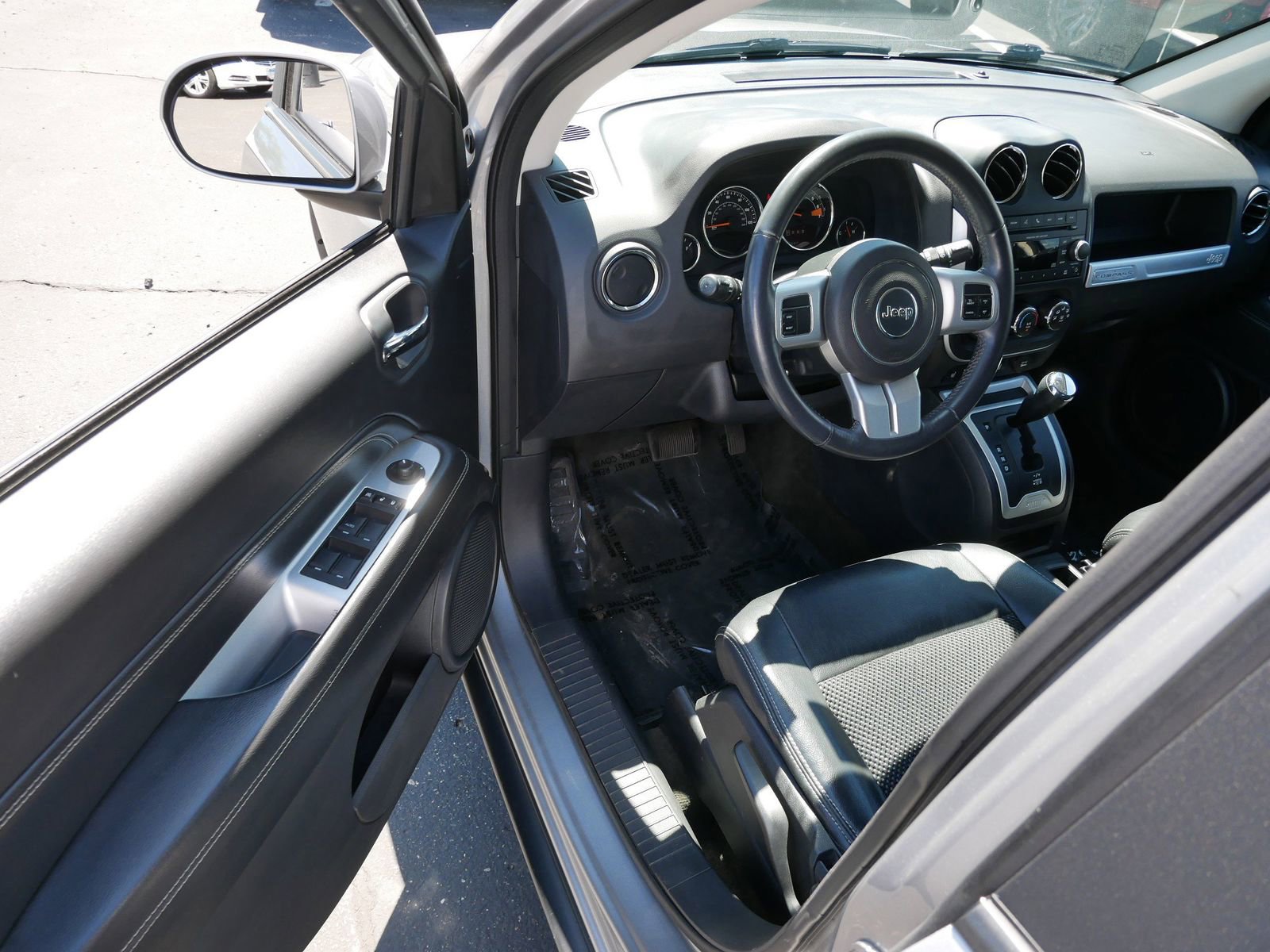 Used 2016 Jeep Compass Latitude w/ All Weather Capability Group AWD/4WD image 9