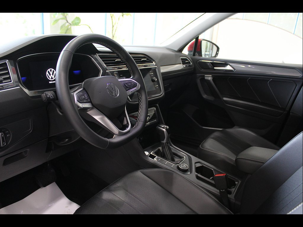 Used 2022 Volkswagen Tiguan SE AWD/4WD image 13