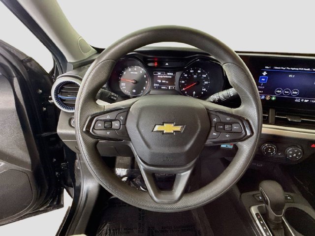 Used 2024 Chevrolet Trax LS w/ LS Convenience Package FWD image 12