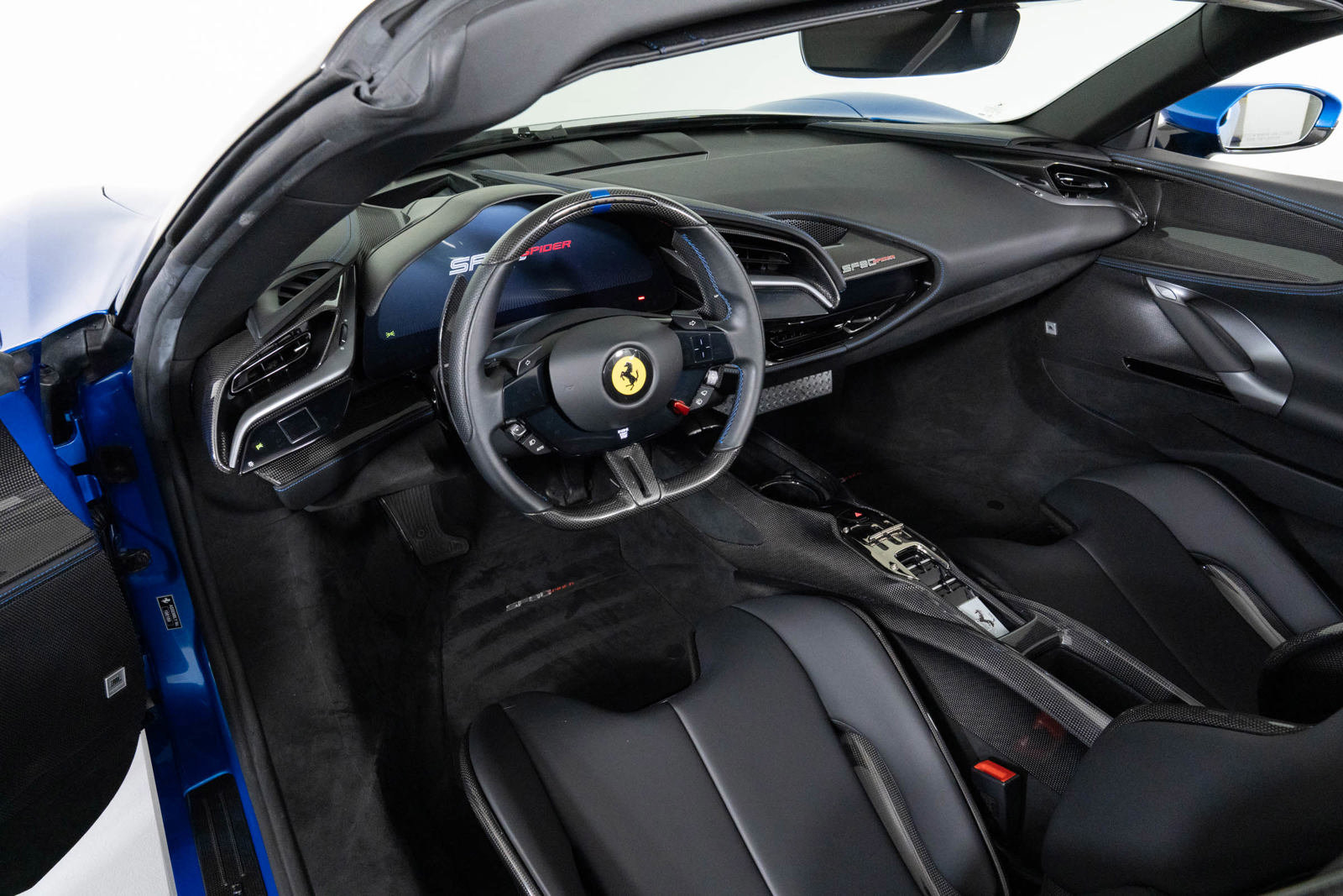 Used 2022 Ferrari SF90 Spider image 4