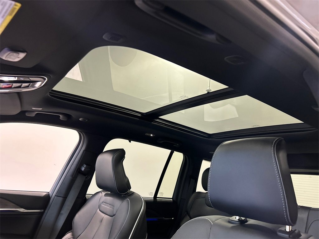 New 2025 Jeep Grand Cherokee Overland w/ Adv Protech Group III image 27