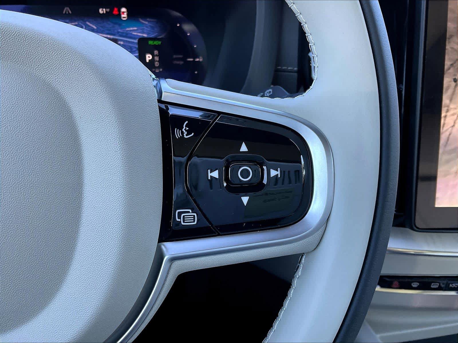 New 2026 Volvo XC60 T8 Ultra w/ Protection Package Premier AWD/4WD image 18