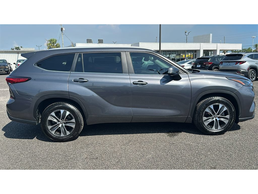 Used 2023 Toyota Highlander XLE FWD image 7
