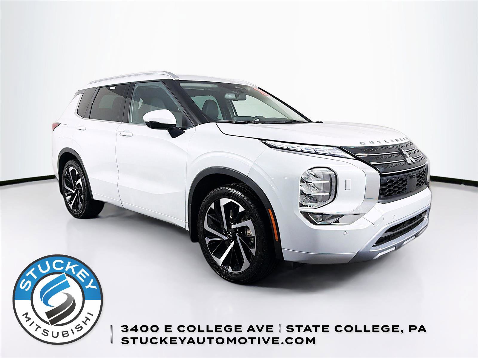 Used 2023 Mitsubishi Outlander SEL image 1