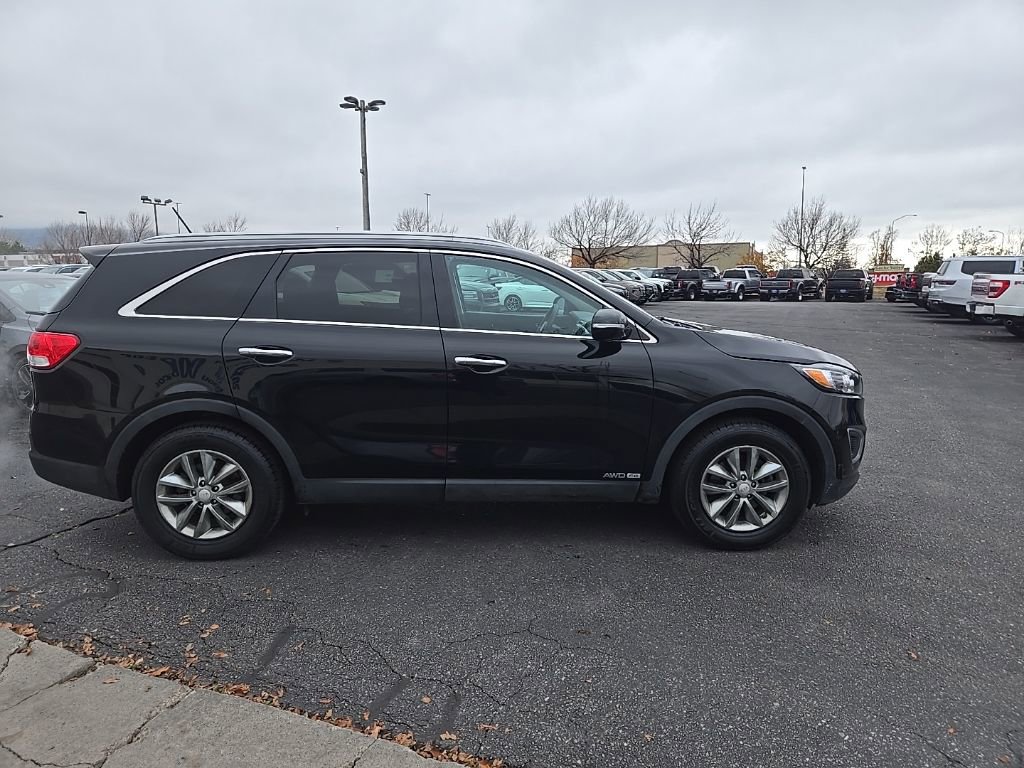 Used 2017 Kia Sorento LX image 4