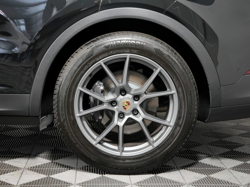 Certified 2024 Porsche Cayenne AWD/4WD image 14