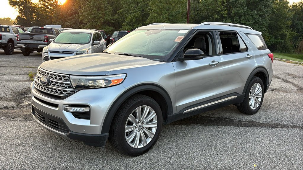 Used 2024 Ford Explorer Limited w/ Equipment Group 301A AWD/4WD image 2