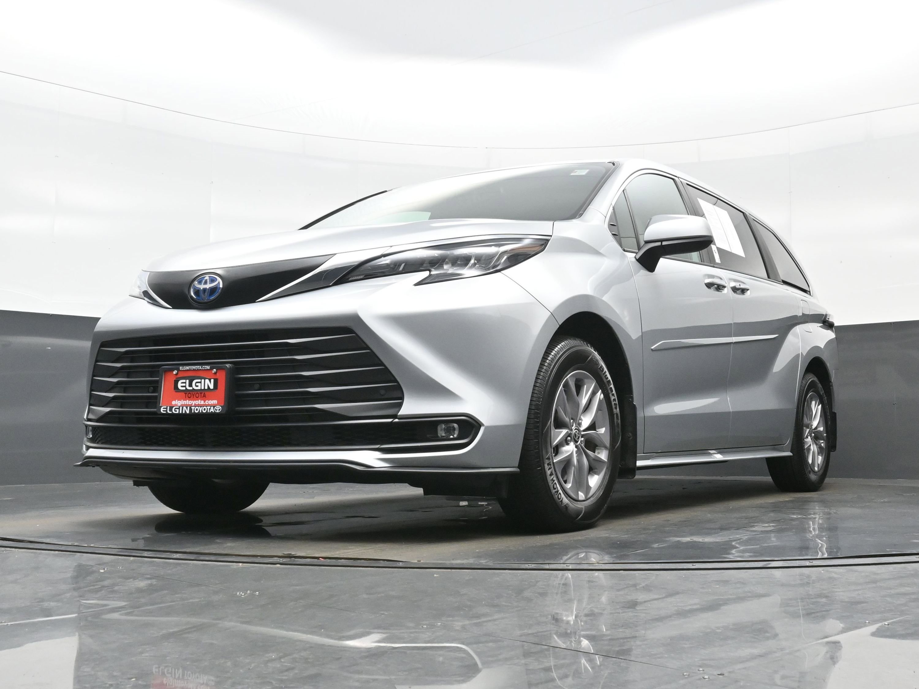 Used 2025 Toyota Sienna XLE w/ XLE Plus Package AWD/4WD image 30