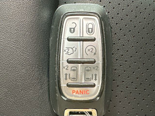 Used 2024 Chrysler Pacifica Touring-L image 16