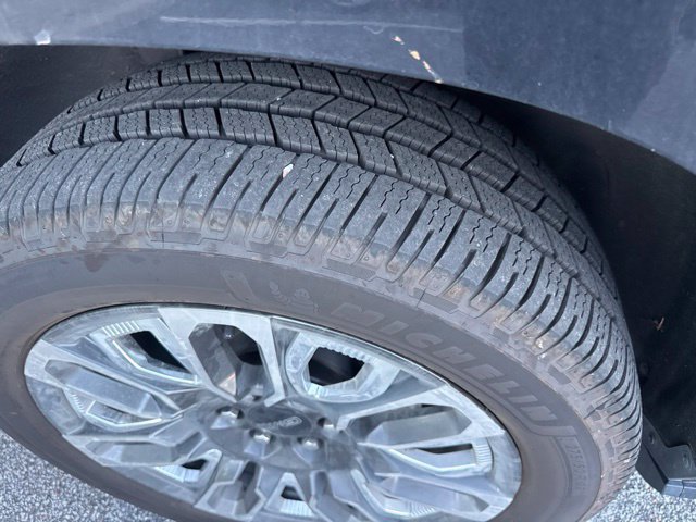 Used 2023 GMC Yukon XL Denali Ultimate AWD/4WD image 10