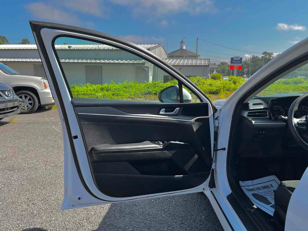 Used 2023 Kia K5 LXS image 11