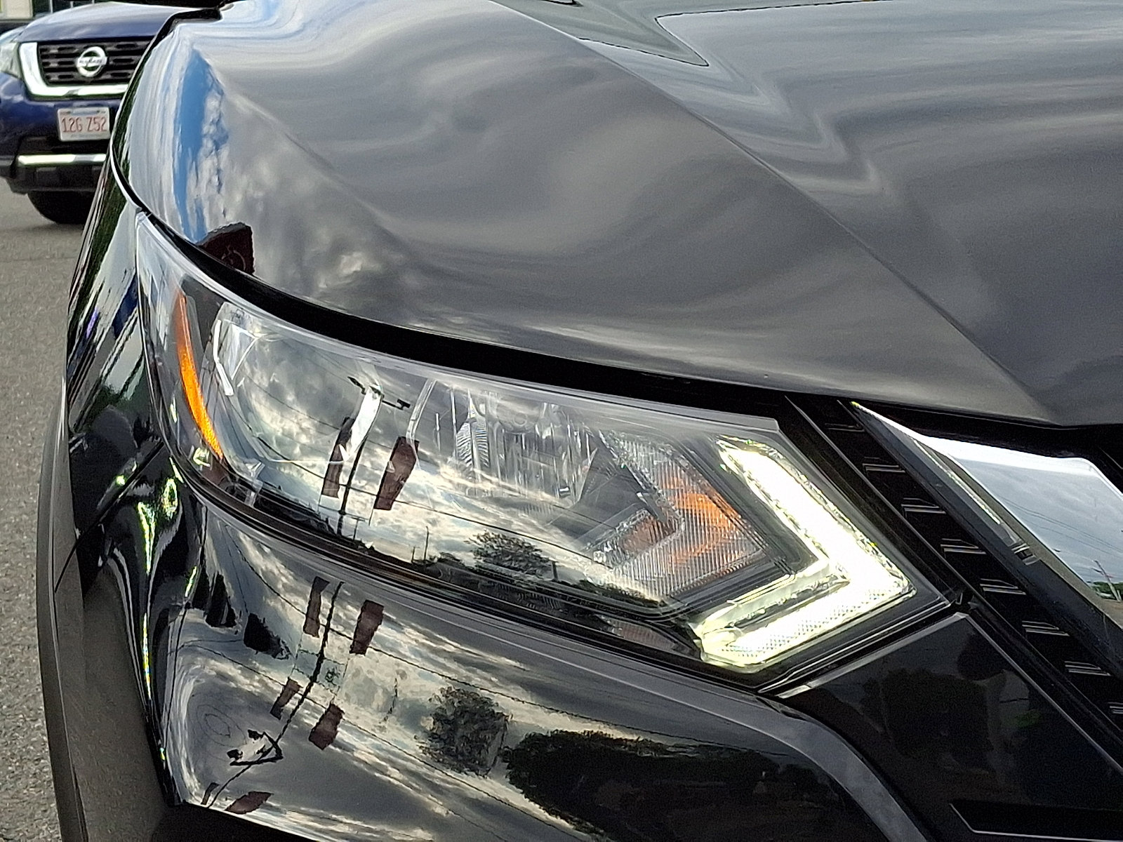Certified 2022 Nissan Rogue Sport SV w/ Technology Package AWD/4WD image 9