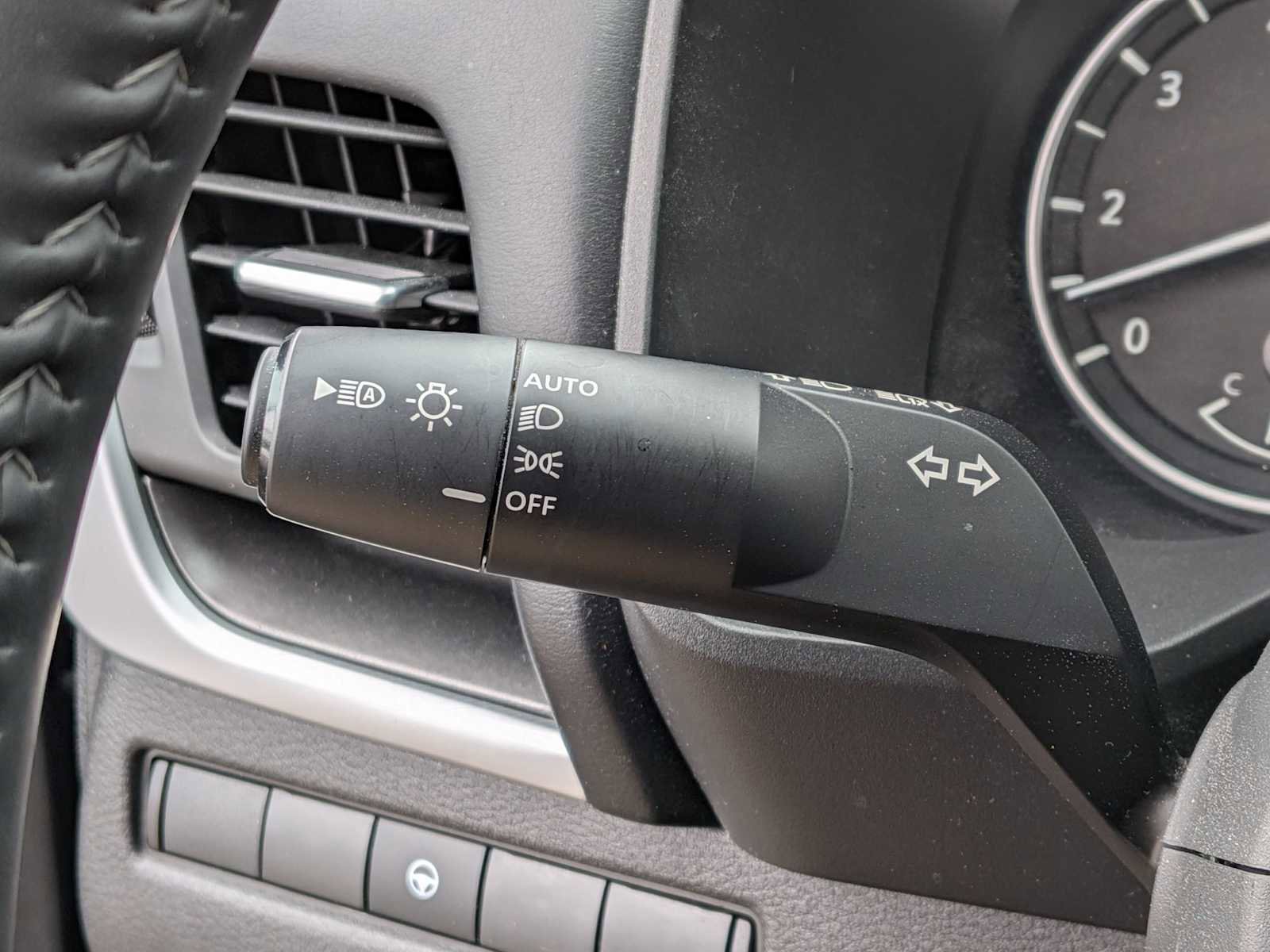 Used 2025 Nissan Rogue SV image 24