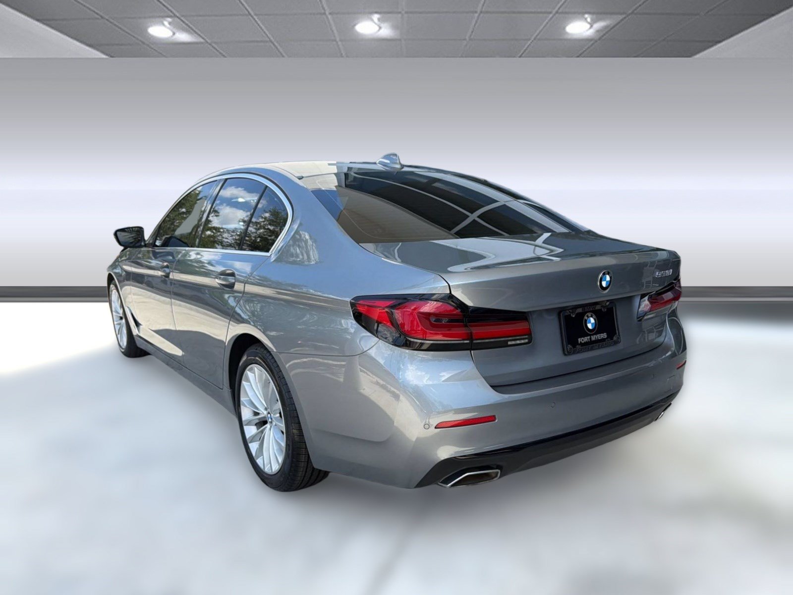 Used 2023 BMW 530i w/ Convenience Package RWD image 3