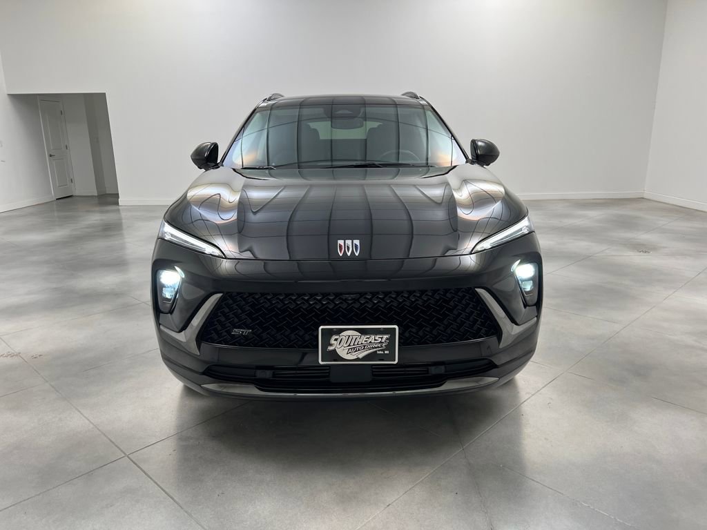 Used 2024 Buick Envision Sport Touring image 2