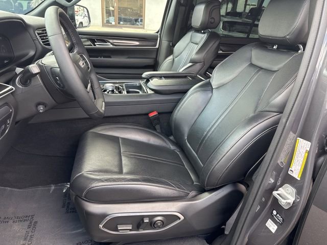 Certified 2024 Jeep Wagoneer 4WD w/ HD Trailer Tow Package image 28