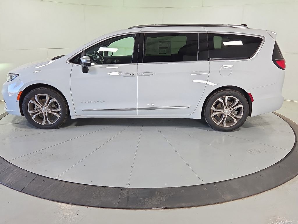 New 2026 Chrysler Pacifica Pinnacle FWD image 4