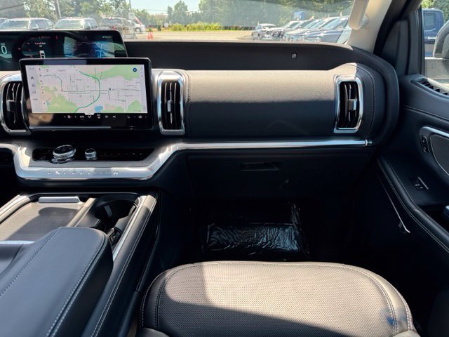 Used 2025 Ford Expedition Platinum AWD/4WD image 27