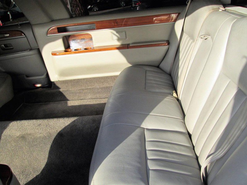 Used 2009 Lincoln Town Car Executive image 9