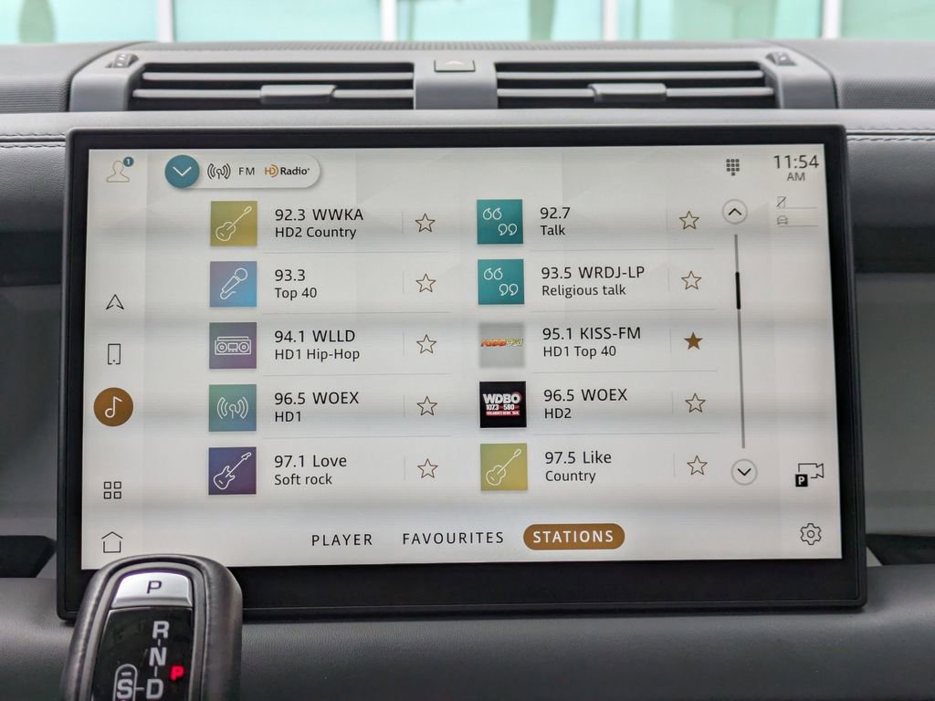 Used 2025 Land Rover Defender 110 S image 19