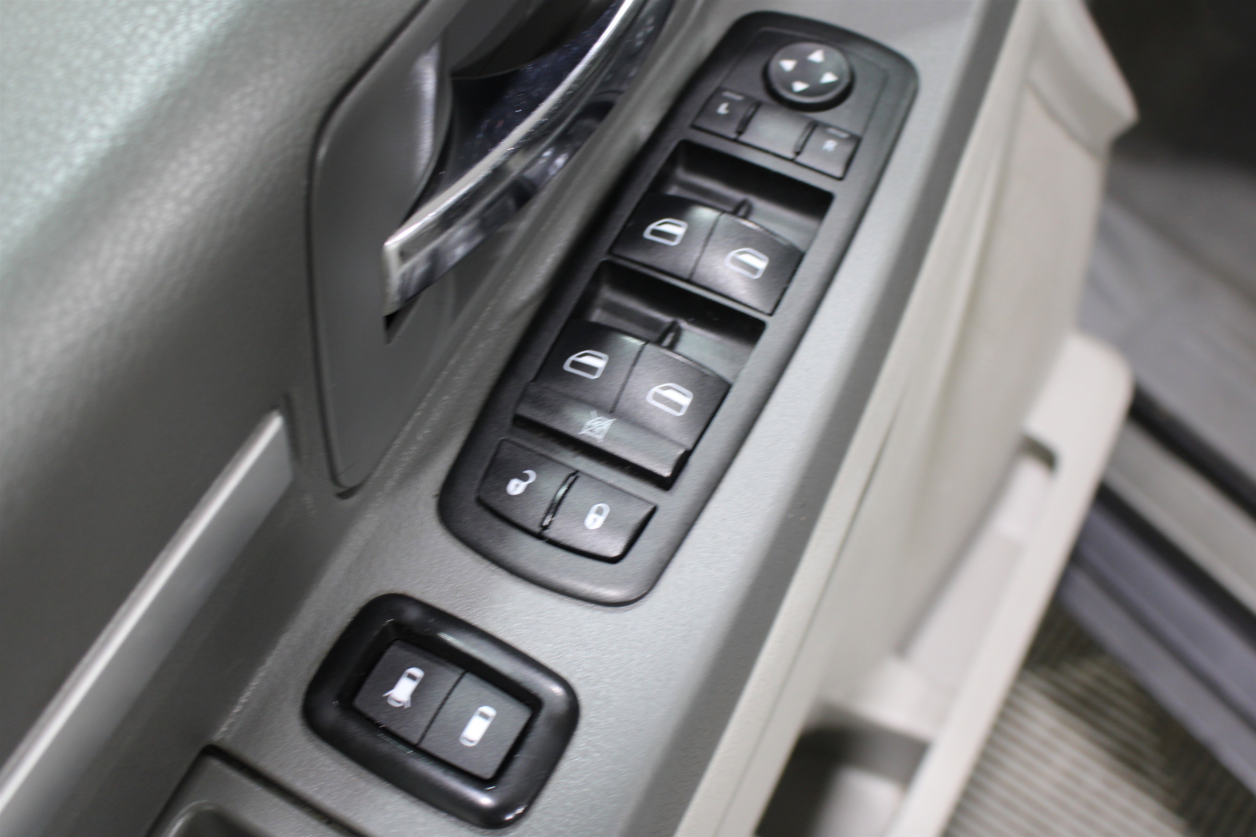 Used 2010 Dodge Grand Caravan SE FWD image 6