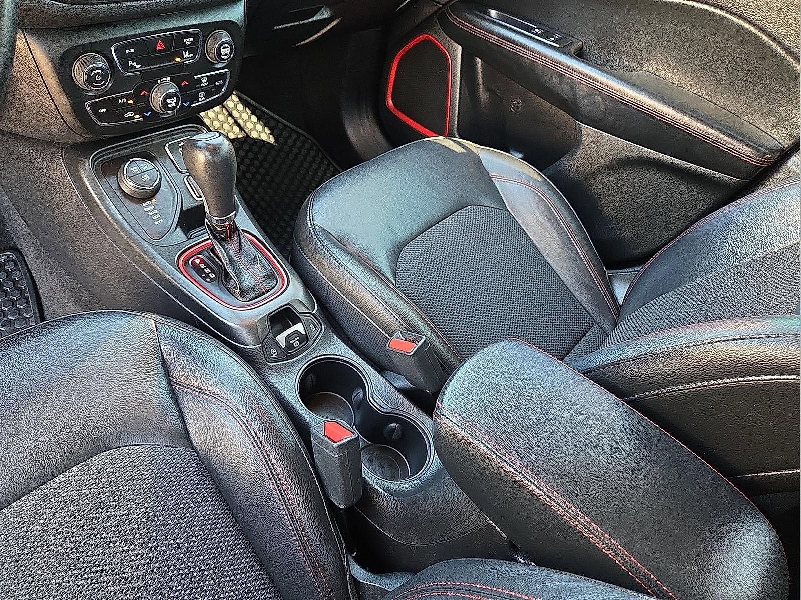 Used 2018 Jeep Compass Trailhawk image 25