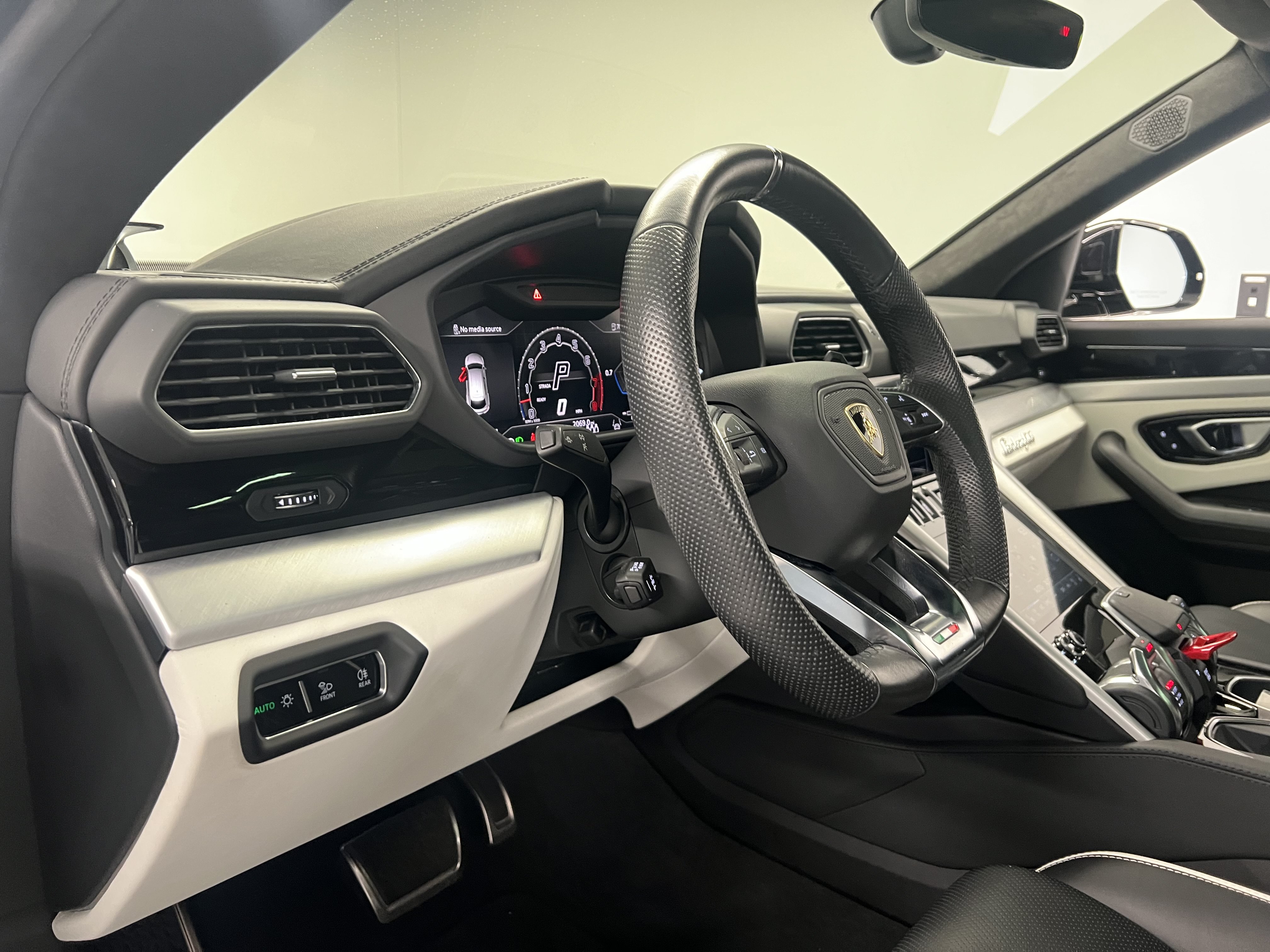 Used 2023 Lamborghini Urus S AWD/4WD image 21