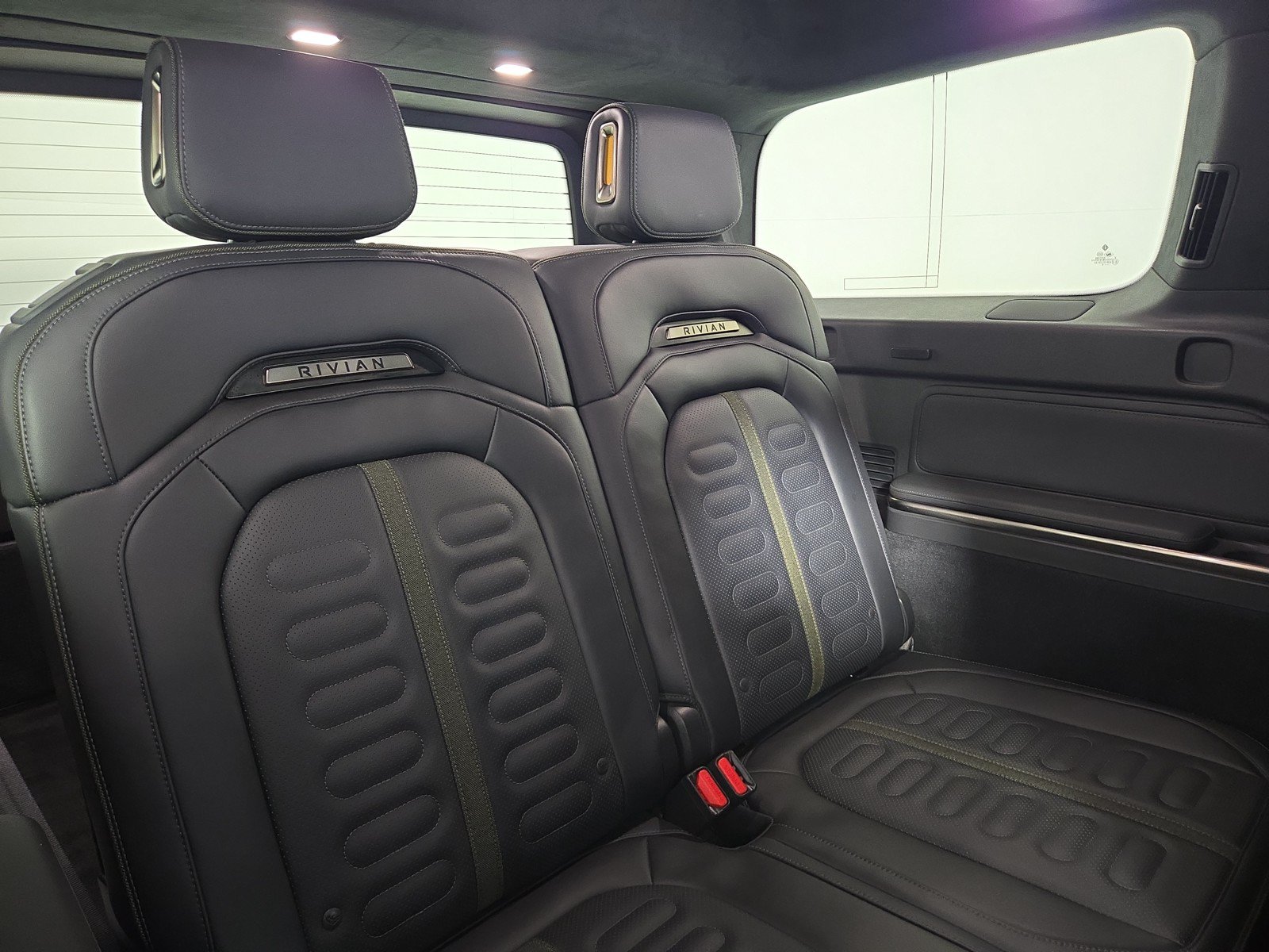 Used 2024 Rivian R1S Adventure AWD/4WD image 25