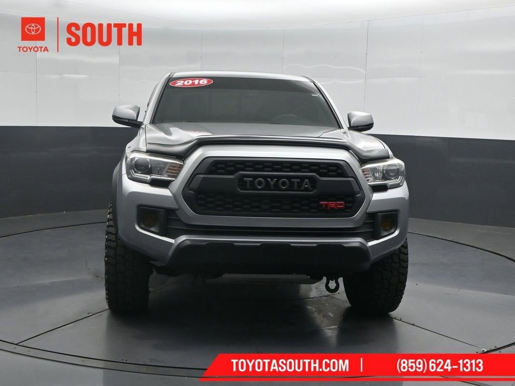 Used 2016 Toyota Tacoma TRD Off-Road AWD/4WD image 5