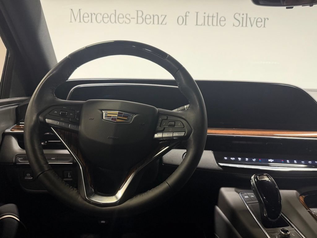 Used 2024 Cadillac Escalade Premium Luxury AWD/4WD image 30