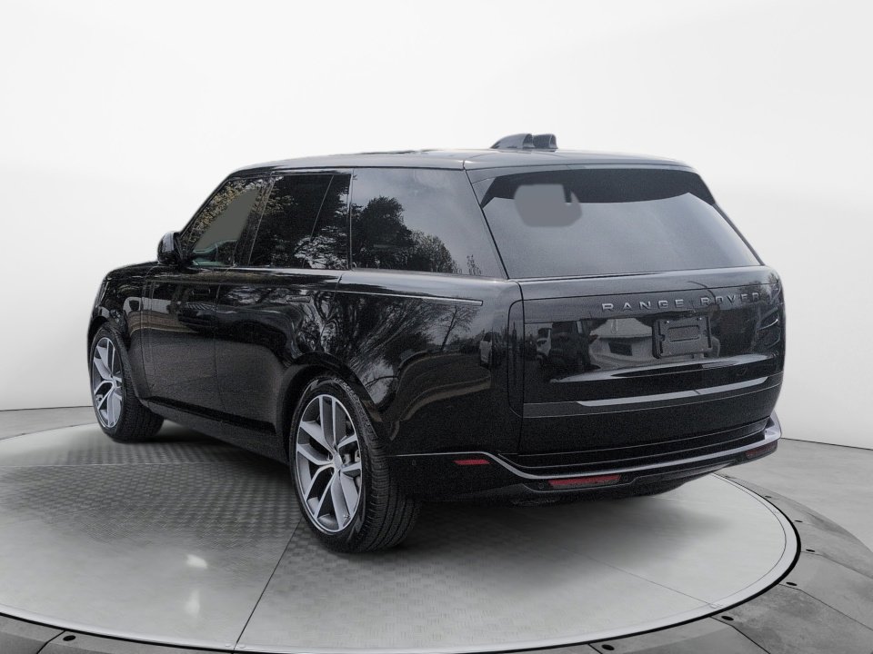 Certified 2025 Land Rover Range Rover SE image 5