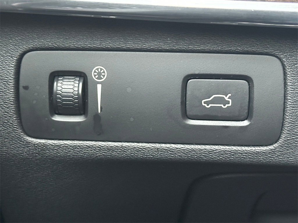 Used 2019 Volvo XC90 T6 Momentum w/ Protection Package Premier image 33