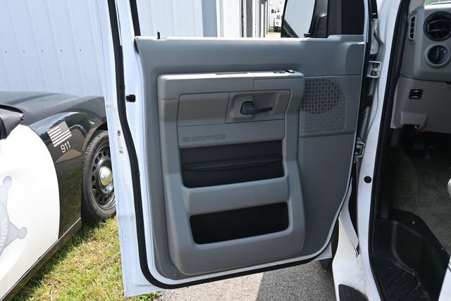 Used 2009 Ford E-150 and Econoline 150 Wagon RWD image 9
