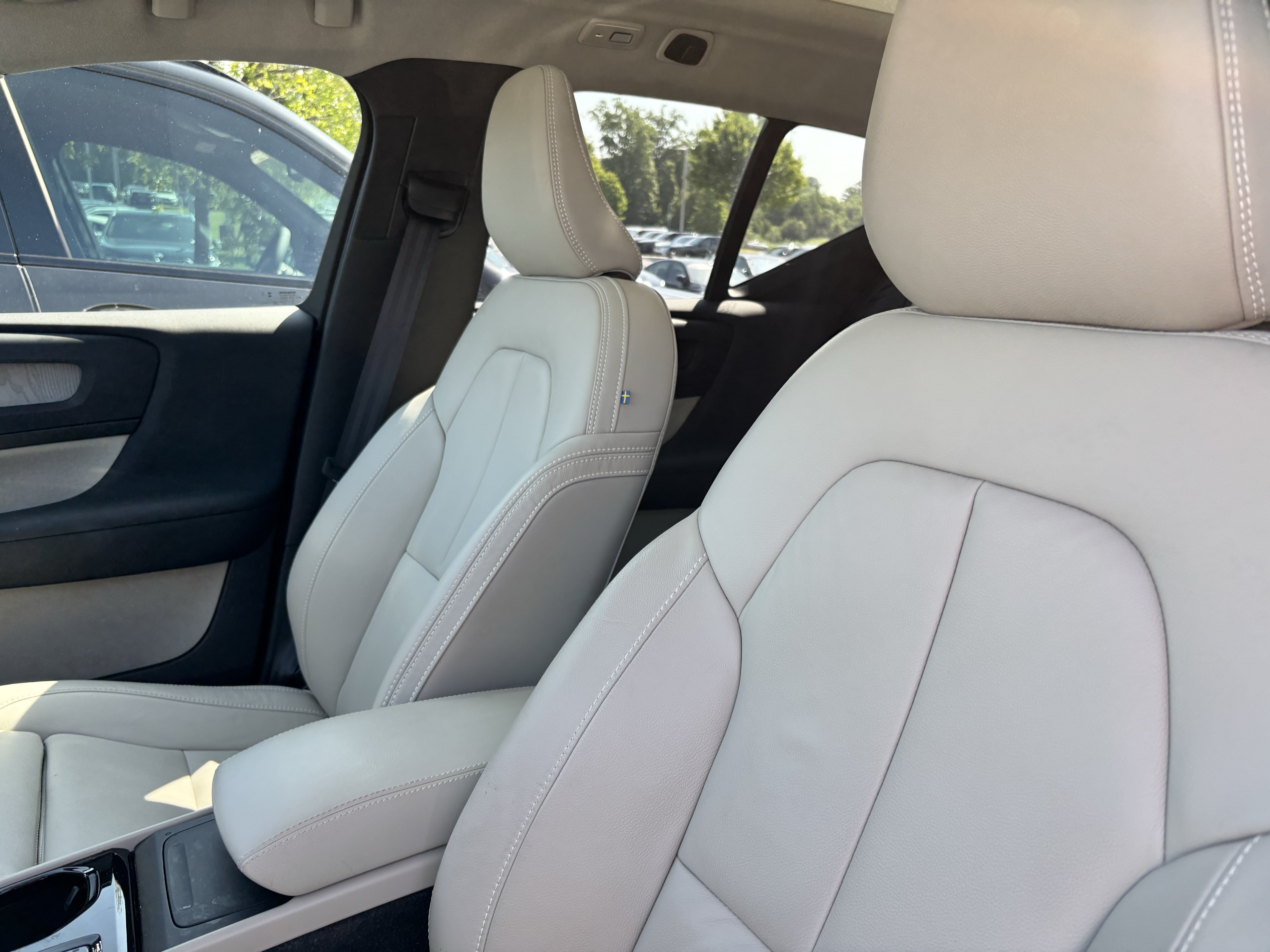 Used 2023 Volvo XC40 B5 Plus w/ Protection Package Premier AWD/4WD image 16