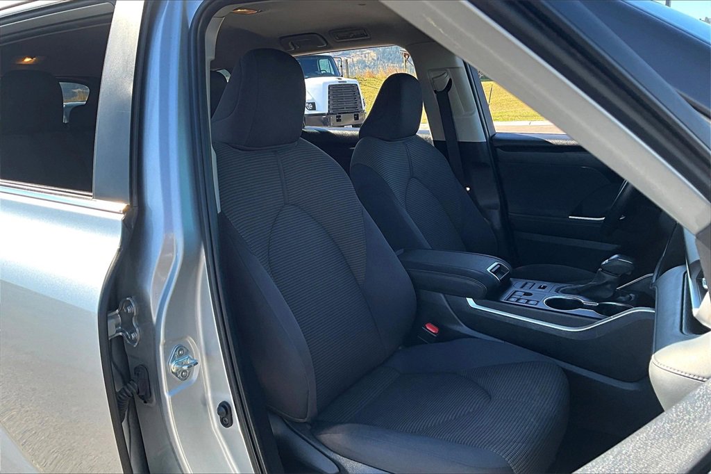 Used 2024 Toyota Highlander LE image 7