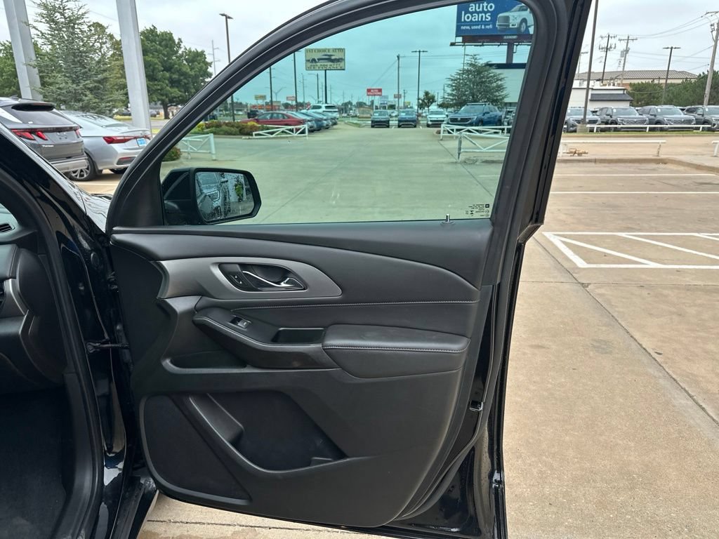 Used 2023 Chevrolet Traverse LT FWD image 23