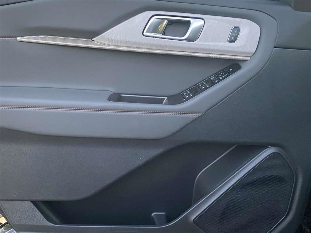 New 2025 Ford Explorer Active image 17