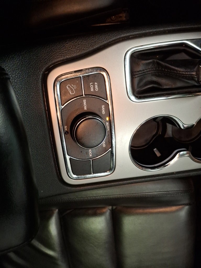 Used 2018 Jeep Grand Cherokee Limited w/ Trailer Tow Group IV image 26