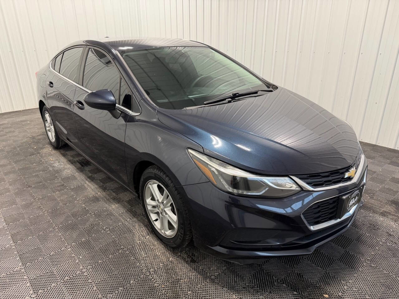 Used 2016 Chevrolet Cruze LT FWD image 2
