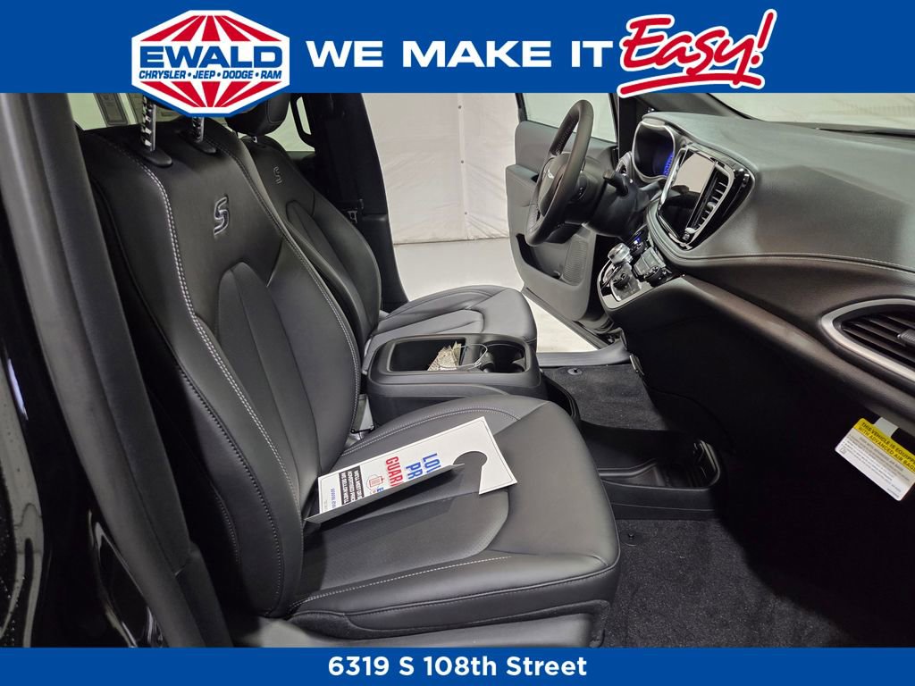 New 2026 Chrysler Pacifica Select w/ S Appearance Package AWD/4WD image 9