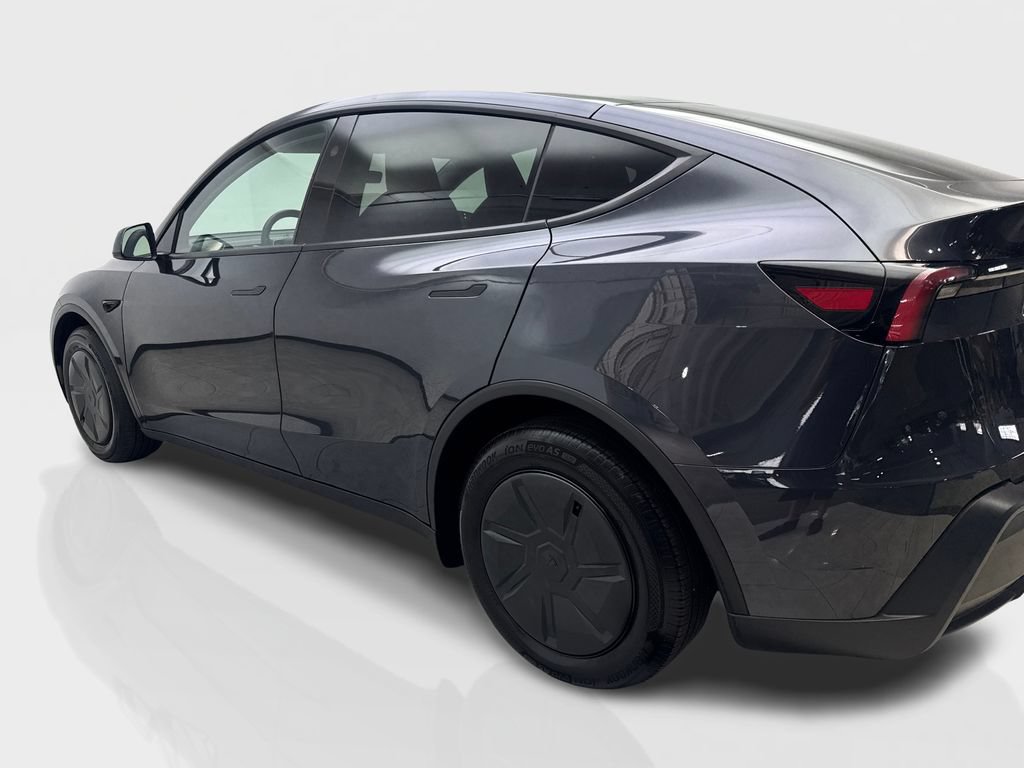 Used 2026 Tesla Model Y 2WD image 14
