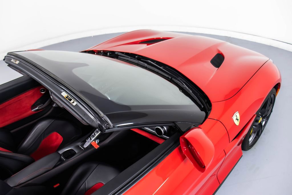 Used 2019 Ferrari Portofino RWD image 18