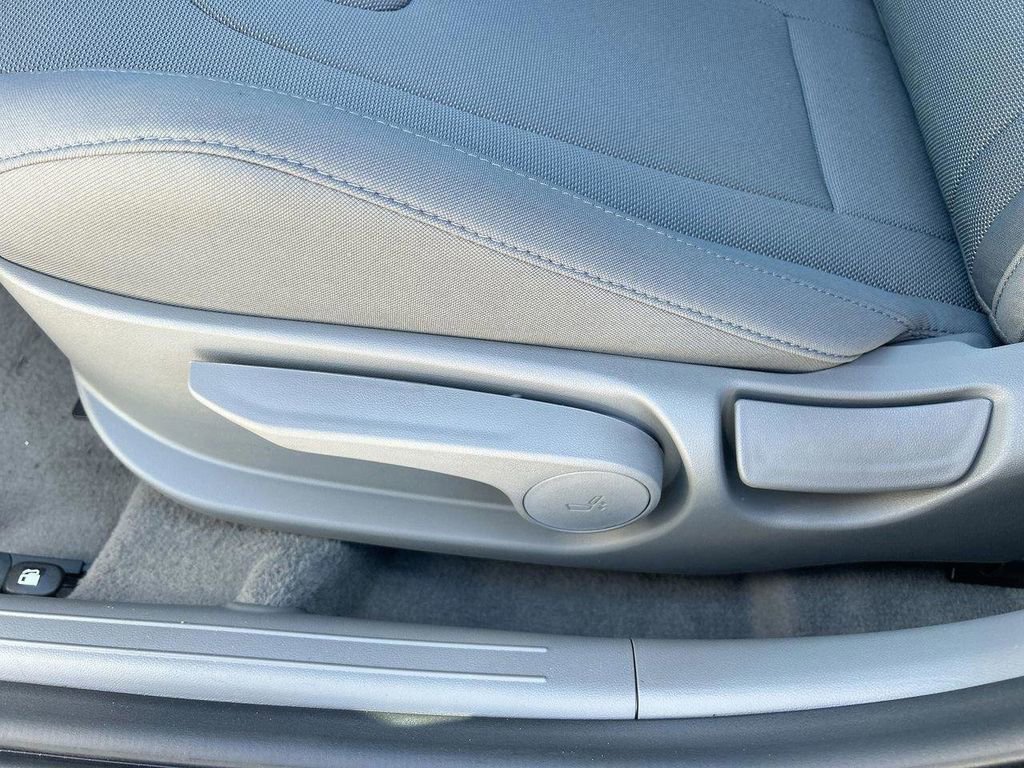 New 2026 Hyundai Elantra SE image 21